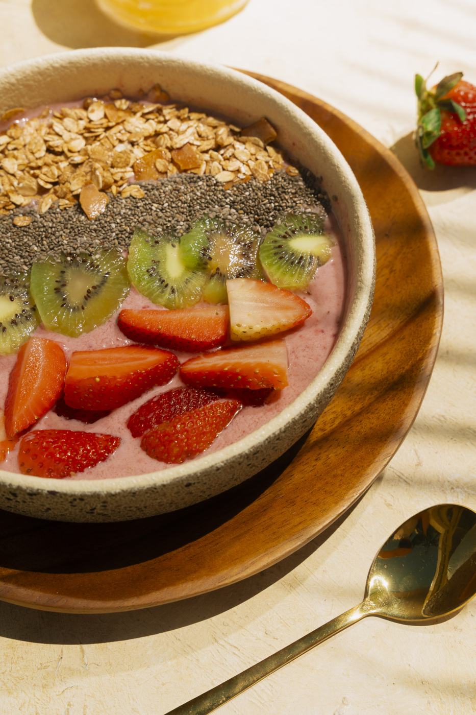 Bowl de frutas tropicales del desayuno
